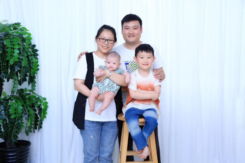 黄飞家庭于2018年2月12日的四口之家.jpg